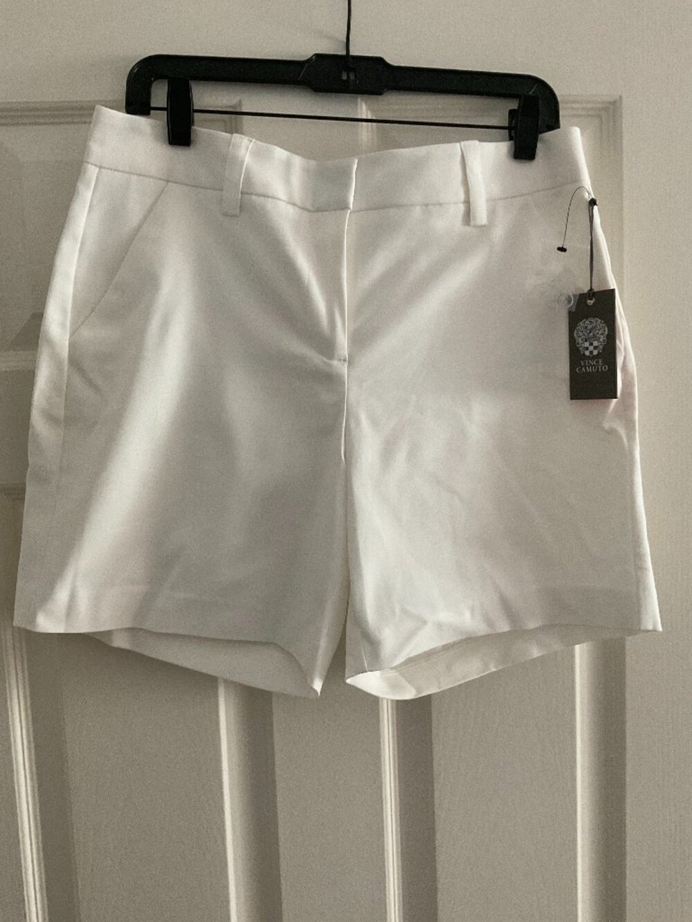 Vince Camuto white shorts Size 10 NWT